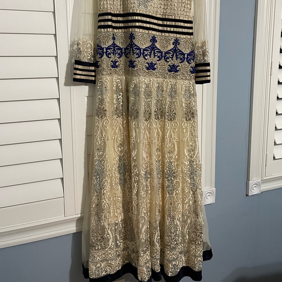 Stunning Indian Anarkali Outfit - for Wedding Receptions, Sanger’s or Mehndi! - Picture 3 of 3